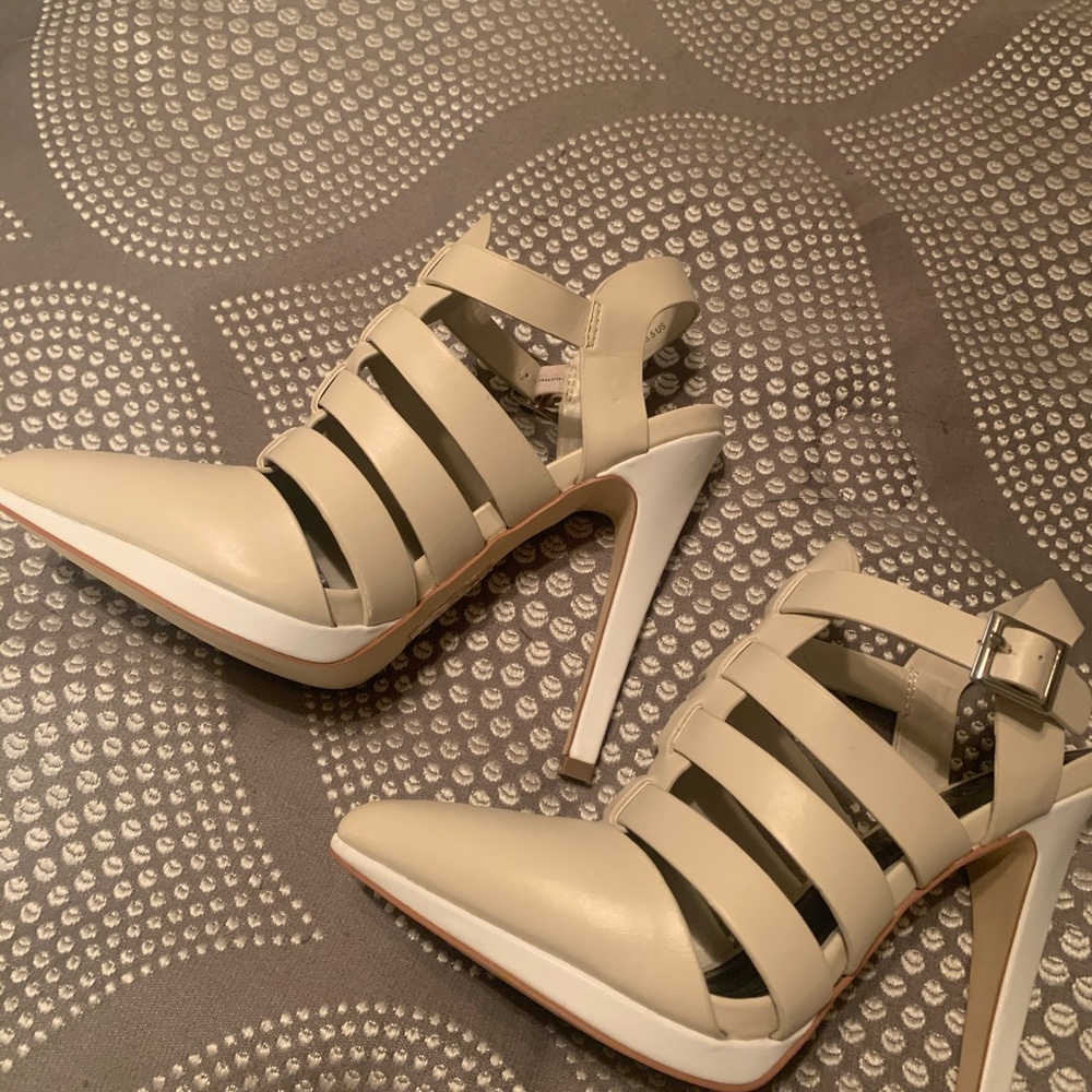 Light beige heels never worn